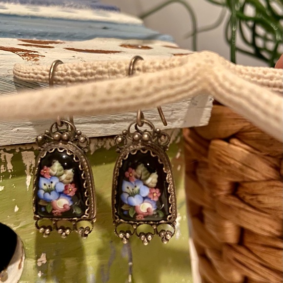 Victorian Inspired Earrings - Picture 3 of 7
